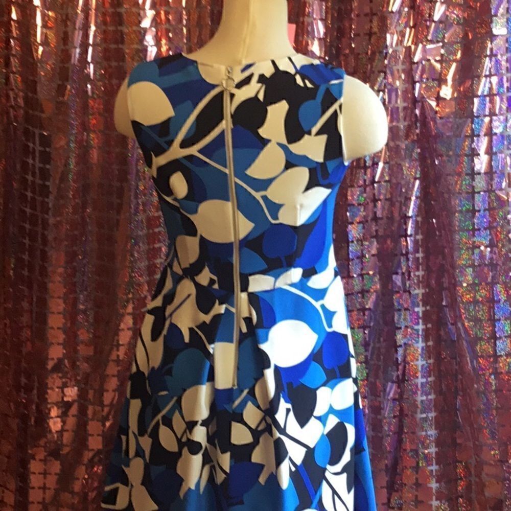 NWOT sleeveless dress in bright bold pattern in size 4 by TAYLOR - Picture 9 of 13